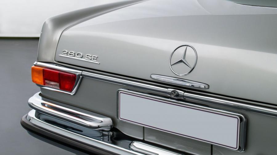 Детали экстерьера Mercedes-Benz 280 SE 3.5 Coupe (W111) 1970 года  (фото 3 из 20)